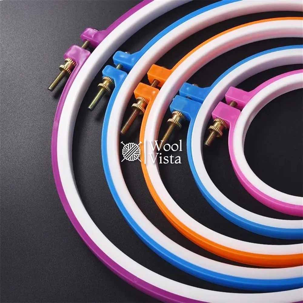ROUND PLASTIC EMBROIDERY HOOPS
