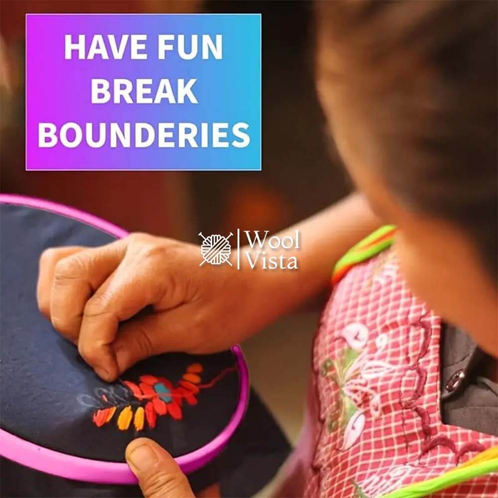 ROUND PLASTIC EMBROIDERY HOOPS
