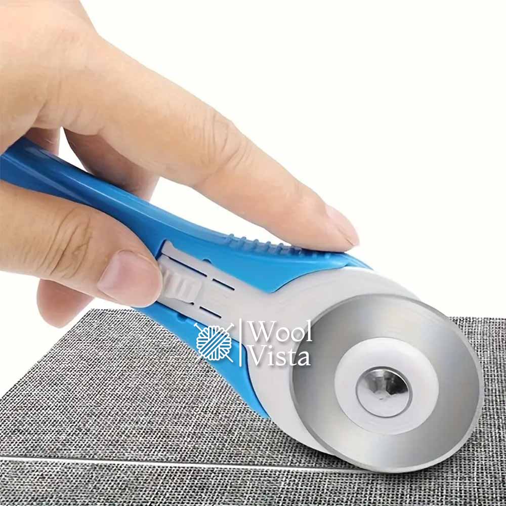 SHARP ROLLING FABRIC CUTTER TOOL
