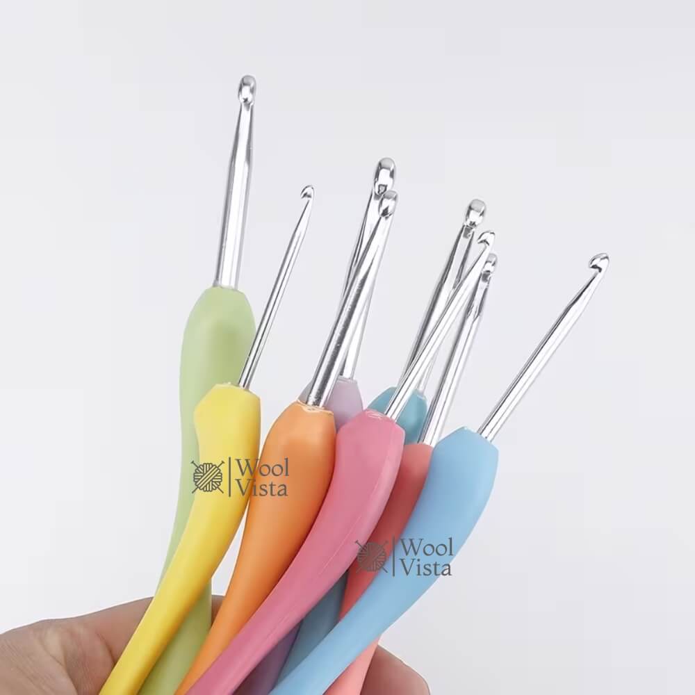 LARGE CROCHET HOOK SET (4.0–10.0MM) – 8PCS ERGONOMIC TPR HANDLE & ALUMINUM CROCHET NEEDLES FOR YARN, SWEATERS, HATS, GLOVES, SCARVES, BLANKETS & DIY HOME DECOR