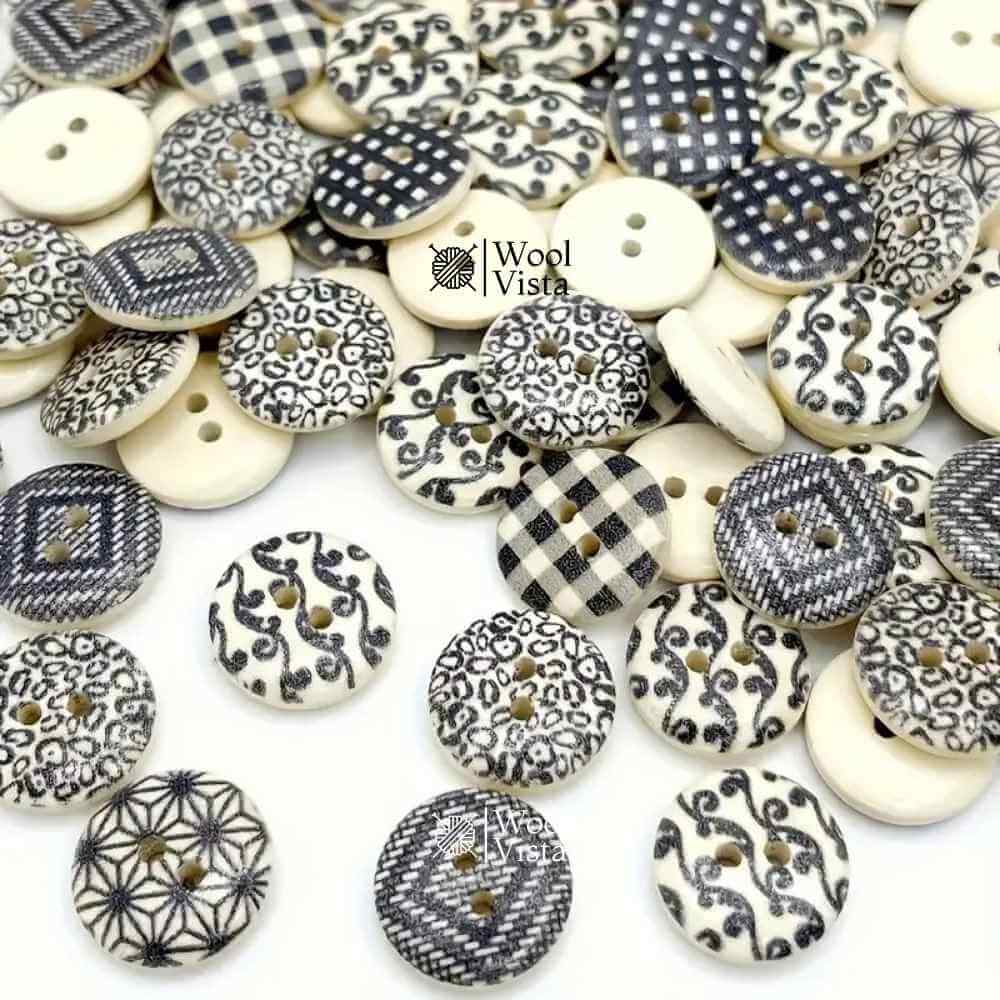 BLACK & WHITE PLAID WOODEN BUTTONS – DIY CLOTHING & CRAFT ACCESSORIES (10 BUTTONS)