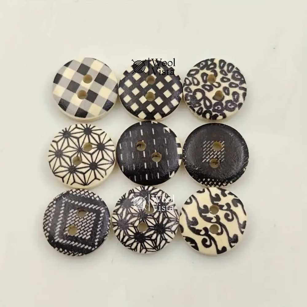 BLACK & WHITE PLAID WOODEN BUTTONS – DIY CLOTHING & CRAFT ACCESSORIES (10 BUTTONS)
