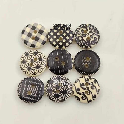 BLACK & WHITE PLAID WOODEN BUTTONS – DIY CLOTHING & CRAFT ACCESSORIES (10 BUTTONS)
