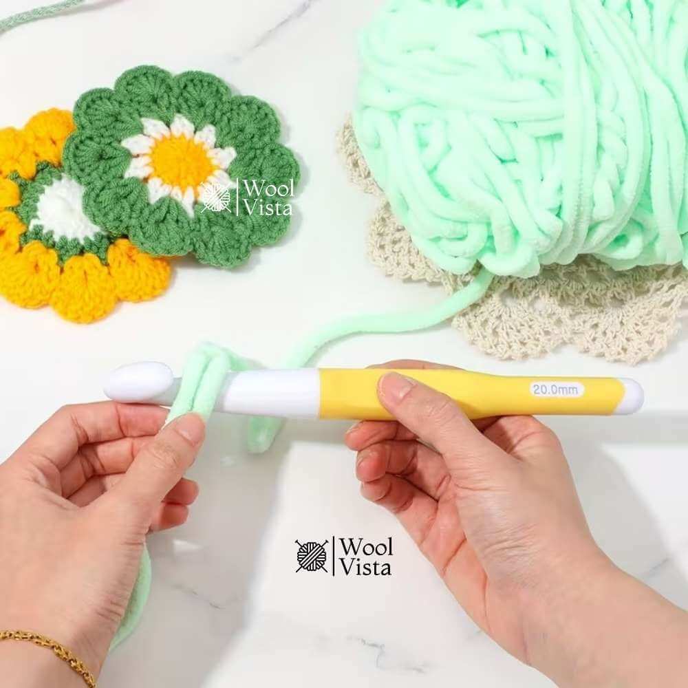 Heavy-Duty Large Hook (5 PCS) Suitable for Crochet, & Amigurumi - Large Size ABS-TPR Non-Slip Hooks, Plastic Crochet Hooks for & Beginners