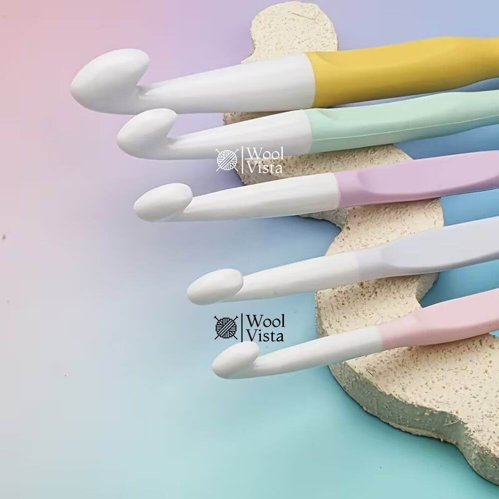 Heavy-Duty Large Hook (5 PCS) Suitable for Crochet, & Amigurumi - Large Size ABS-TPR Non-Slip Hooks, Plastic Crochet Hooks for & Beginners