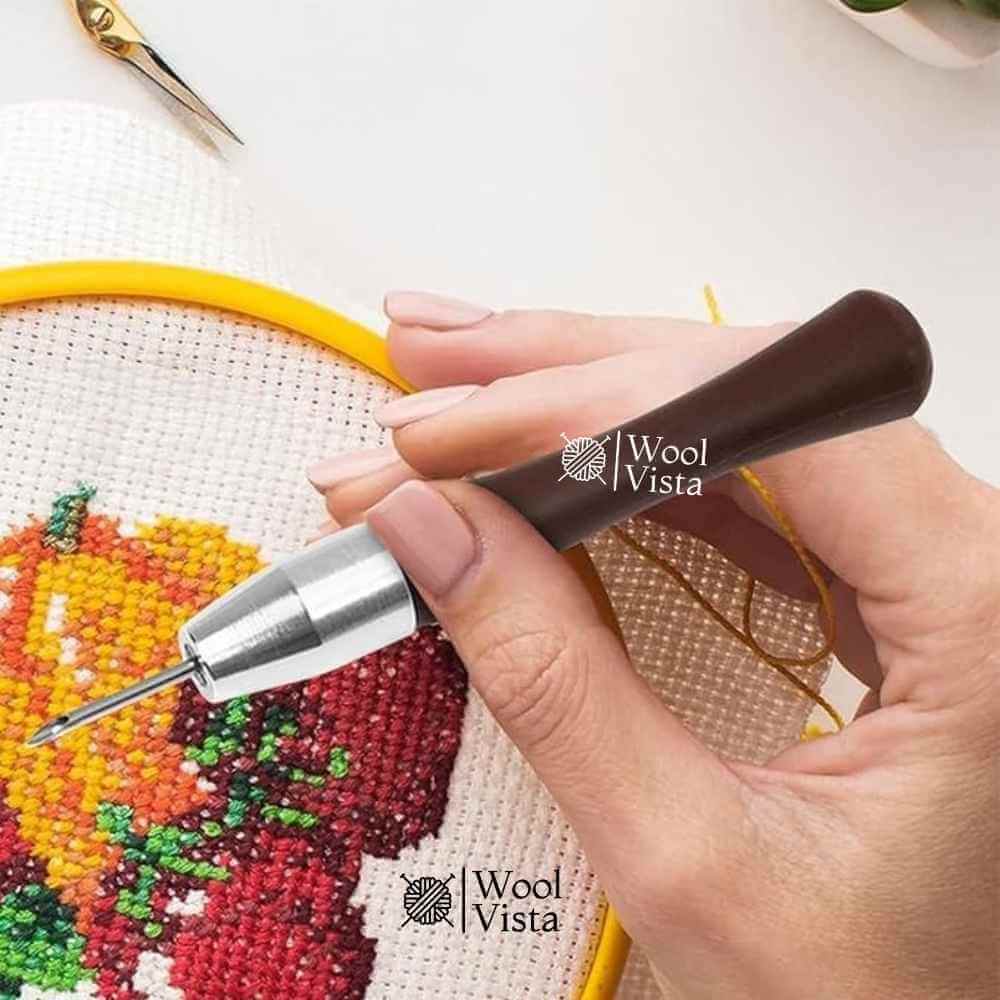 PUNCH NEEDLE EMBROIDERY KIT WITH WOODEN HANDLE – ADJUSTABLE EMBROIDERY PEN WITH 4 NEEDLE PINS FOR DIY SEWING & CRAFTS