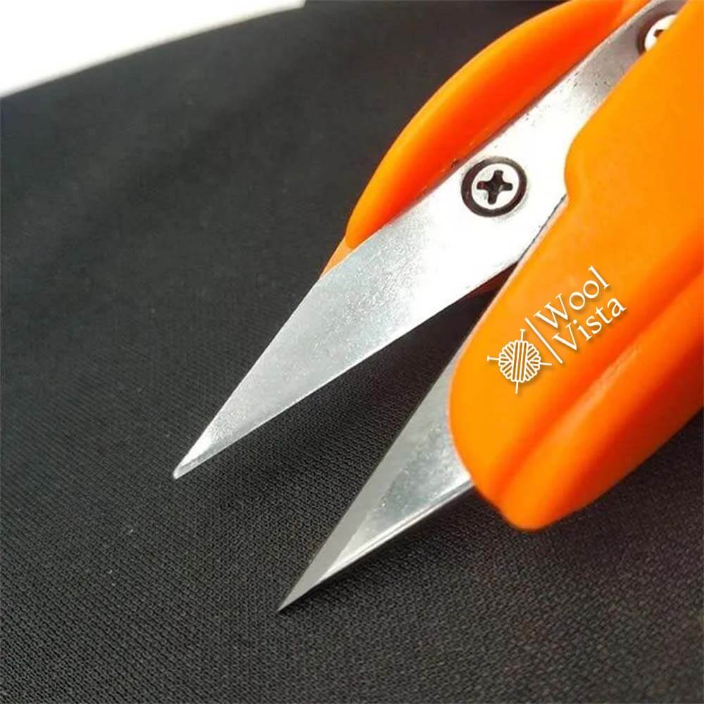 SHARP CUTTER CLIPPER WITH PLASTIC GRIP