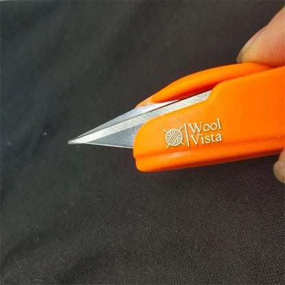 SHARP CUTTER CLIPPER WITH PLASTIC GRIP