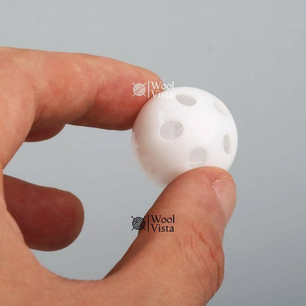 WHITE PLASTIC RATTLE BALLS 24MM – SQUEAKY CAT & SMALL PET TOY ACCESSORIES (PACK OF 5)